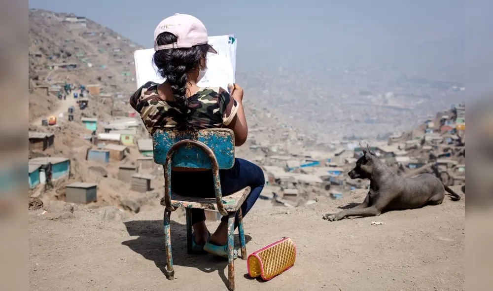 Sin Internet, muchas veces sin televisor, los niños que viven en los cerros son los más perjudicados. Foto: John Reyes. Sin Internet, muchas veces sin televisor, los niños que viven en los cerros son los más perjudicados. Foto: John Reyes.