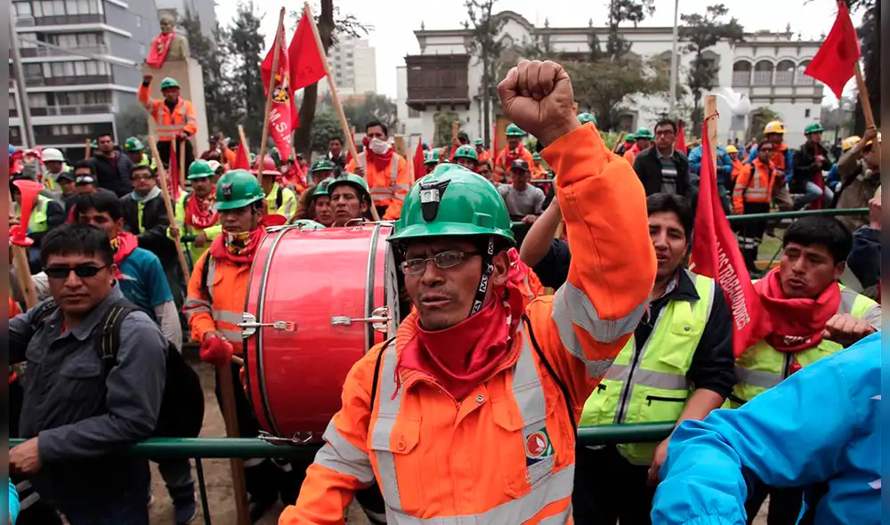 Se registró un enfrentamiento entre los mineros y la Policía. (Foto: Aldair Mejía) Se registró un enfrentamiento entre los mineros y la Policía. (Foto: Aldair Mejía)