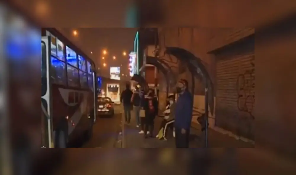 Mujer fue atropellada en la cuadra 2 de la avenida Alfredo Mendiola. Créditos: Captura América. Mujer fue atropellada en la cuadra 2 de la avenida Alfredo Mendiola. Créditos: Captura América.