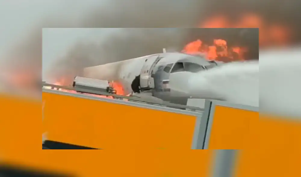 Rusia: copiloto del avión incendiado en Moscú regresó para salvar pasajeros [VIDEO]