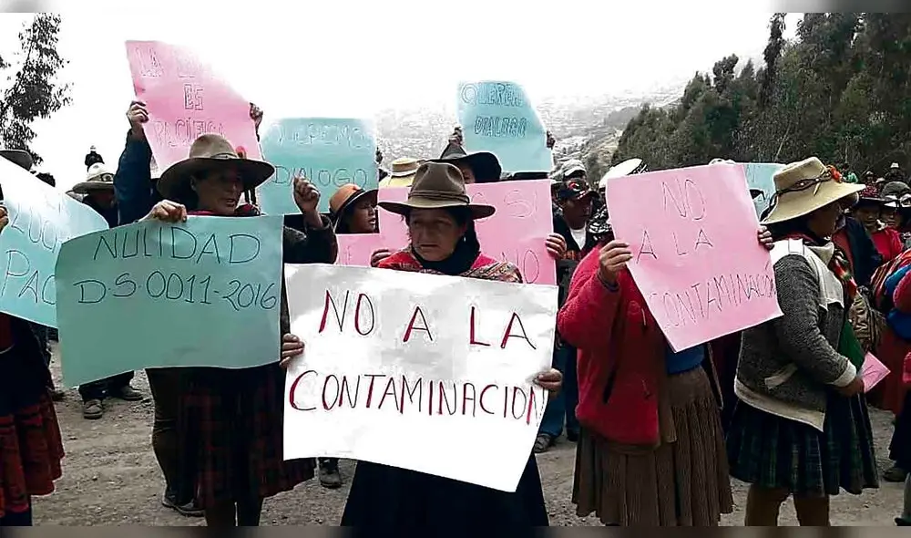 Molestia. Comuneros de Ccapacmarca cuestionan a policías. Molestia. Comuneros de Ccapacmarca cuestionan a policías.