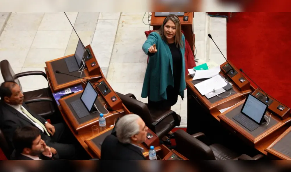 Yeni Vilcatoma no deja continuar debate en el Pleno si es que no le dan la palabra [VIDEO] 