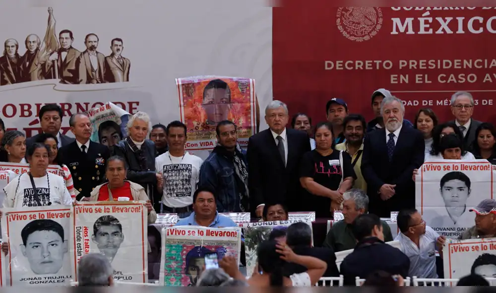 AMLO inicia gobierno con la promesa de esclarecer qué sucedió con los 43 de Ayotzinapa AMLO inicia gobierno con la promesa de esclarecer qué sucedió con los 43 de Ayotzinapa