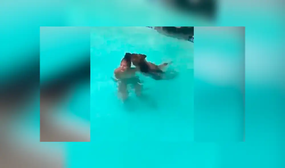 Dueña de perro simula que se asfixia dentro de piscina y osado can se lanza para rescatarla. Dueña de perro simula que se asfixia dentro de piscina y osado can se lanza para rescatarla.