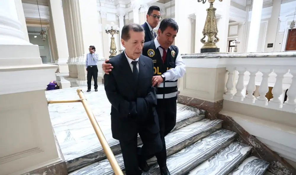 Poder Judicial dicta impedimento de salida contra César Villanueva Poder Judicial dicta impedimento de salida contra César Villanueva