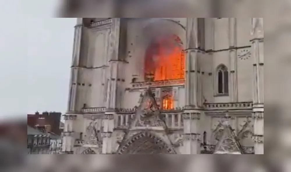 Incendio en Catedral de Nantes. Incendio en Catedral de Nantes.