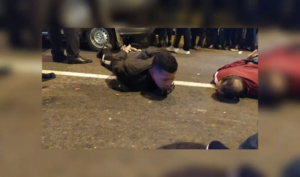 Delincuentes circulaban cerca al centro financiero de Fiori con actitud sospechosa y al negarse a identificarse, la PNP procedió a intervenirlos (Foto: Christian Moreno / Grupo La República) Delincuentes circulaban cerca al centro financiero de Fiori con actitud sospechosa y al negarse a identificarse, la PNP procedió a intervenirlos (Foto: Christian Moreno / Grupo La República)