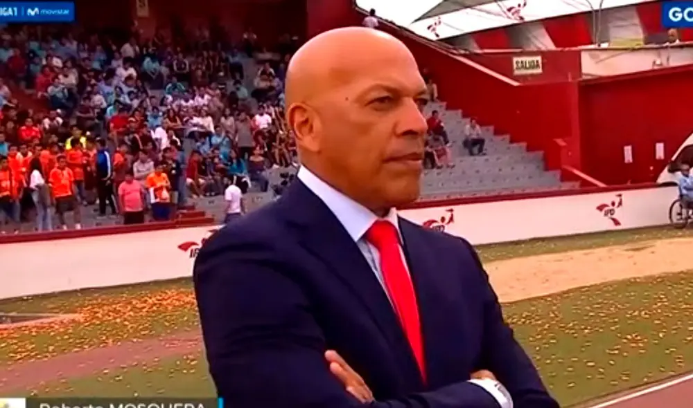 Árbitro solicitó a Mosquera ponerse un chaleco encima del saco y decidió ponerse un buzo. Foto: Captura