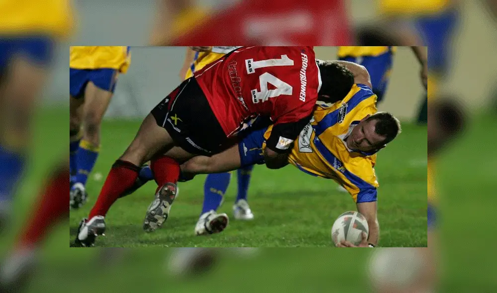 Quema su auto con exesposa y tres hijos a bordo y luego se mata 