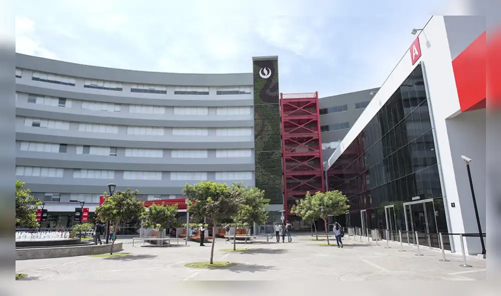 Sunedu entregó a UPC licencia para ofrecer educación universitaria Sunedu entregó a UPC licencia para ofrecer educación universitaria