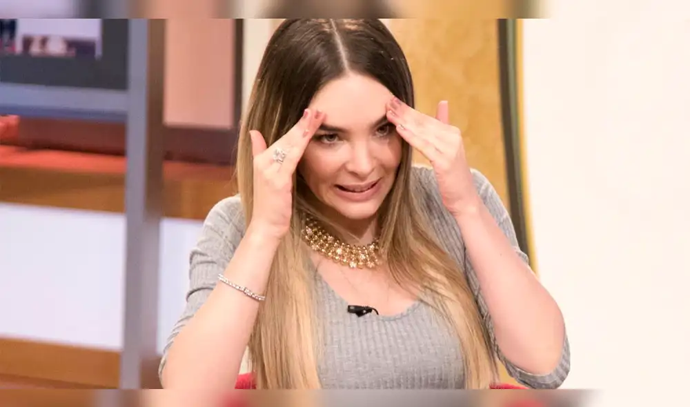 Belinda fue 'ahorcada' por fan que quiso posar junto a ella en Instagram Belinda fue 'ahorcada' por fan que quiso posar junto a ella en Instagram