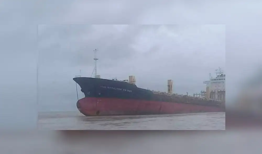 Birmania: un barco fantasma navega sin tripulación [FOTOS]
