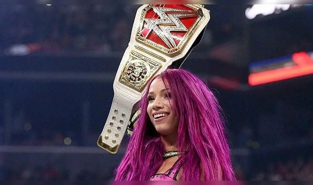 Sasha Banks se quita la peluca para festejar paliza a Natalya [VIDEO]