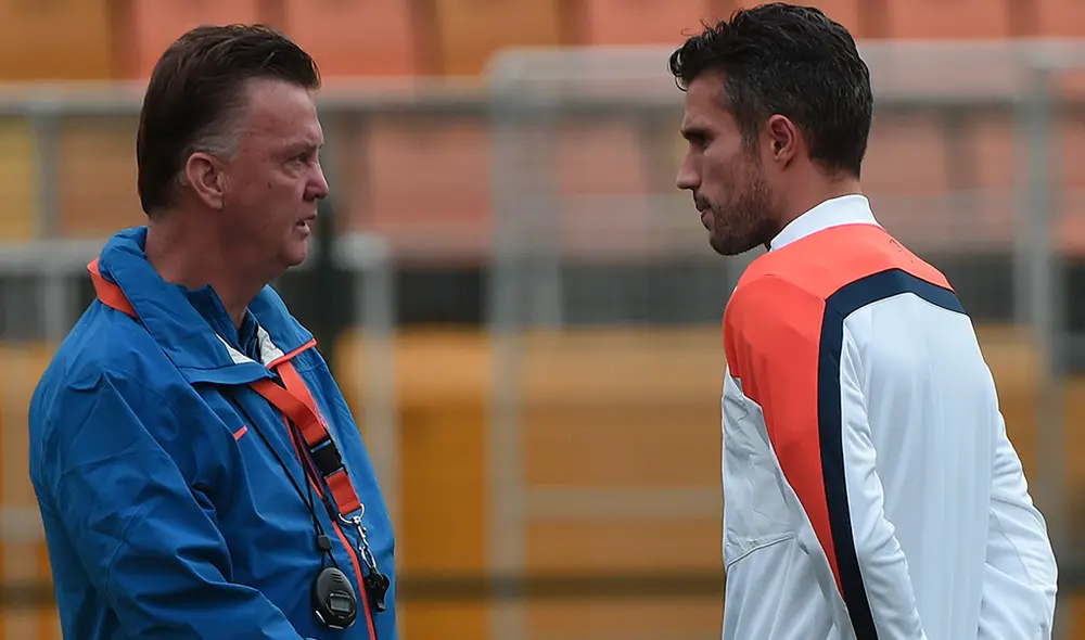 Robin van Persie contó que Louis van Gaal lo abofeteó en el Mundial de Brasil 2014. Foto: AFP Robin van Persie contó que Louis van Gaal lo abofeteó en el Mundial de Brasil 2014. Foto: AFP