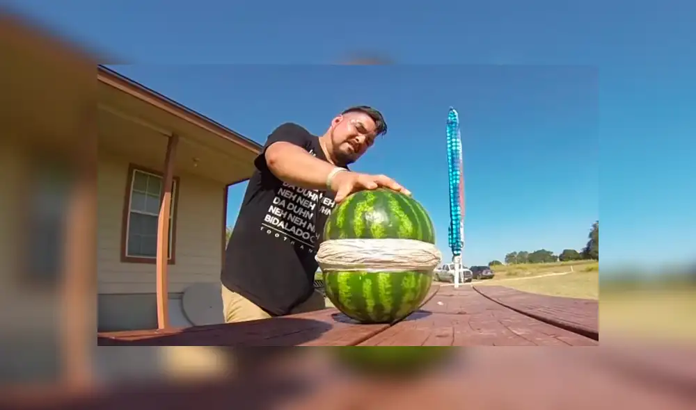 Facebook viral: realizan reto al colocar más de 300 ligas en sandía y no imaginaron lo que sucedería [VIDEO] 