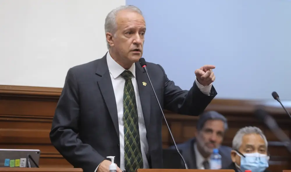 Guerra García fue cuestionado recientemente por sesionar en el Pleno desde la playa. Foto: Congreso