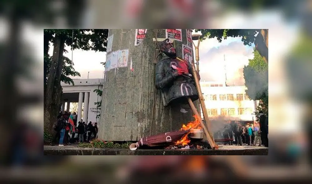 Hace unas semanas, empalaron el busto de Pedro de Valdivia en Concepción. Foto: Difusión Hace unas semanas, empalaron el busto de Pedro de Valdivia en Concepción. Foto: Difusión