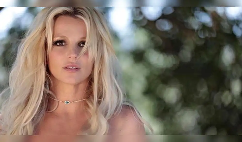 Britney Spears mostró un pecho en pleno concierto [Video]