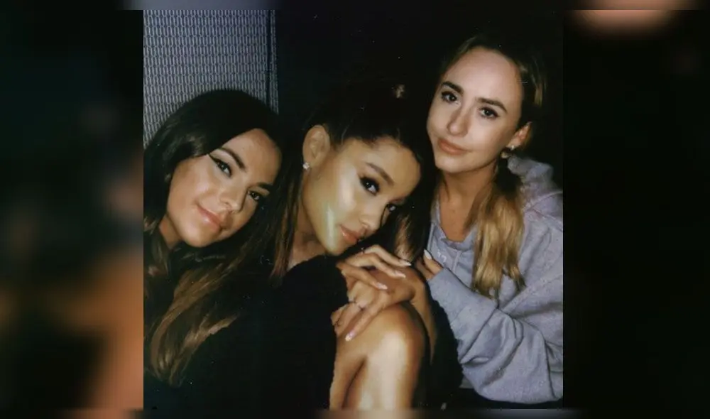 Ariana Grande besa en la boca a mujer y fans enloquecen con escena [FOTOS]