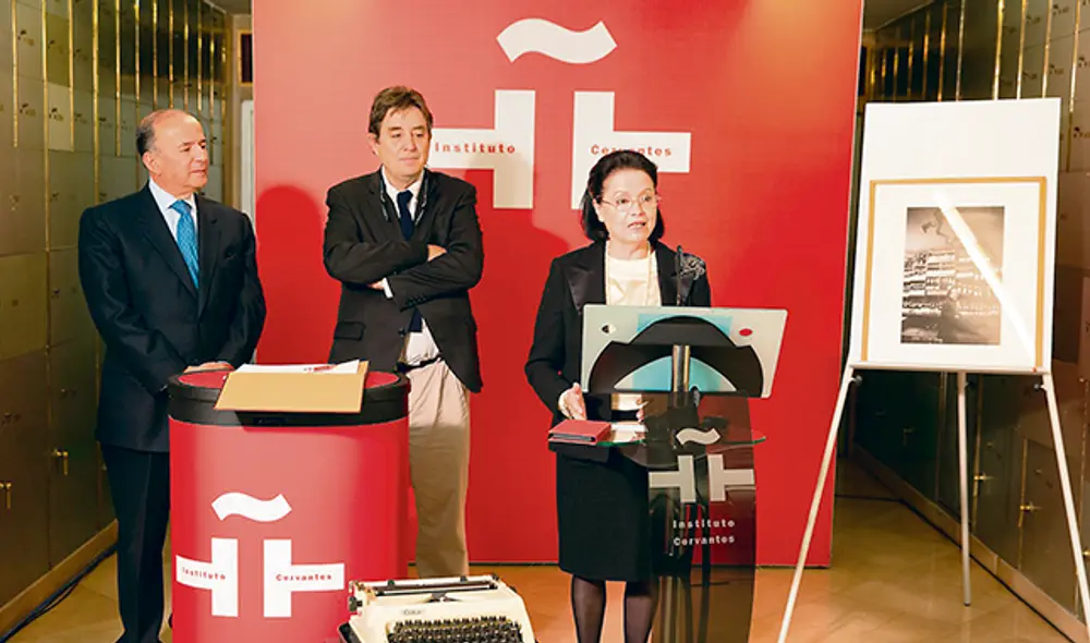 Máquina de escribir de Julio R. Ribeyro a Instituto Cervantes Máquina de escribir de Julio R. Ribeyro a Instituto Cervantes