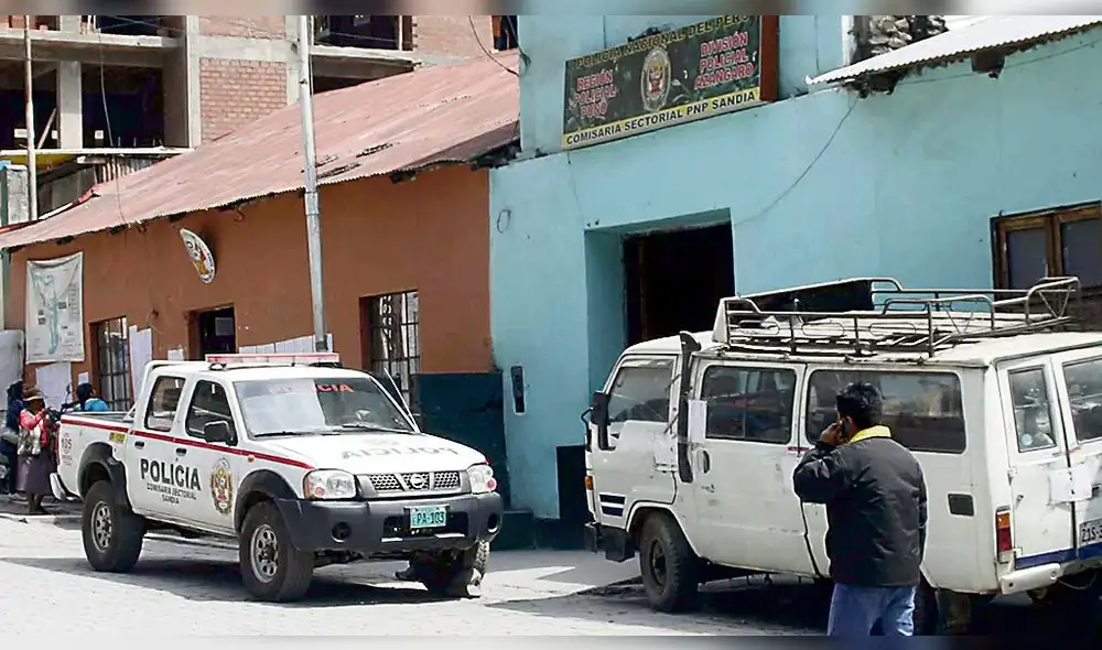 Puno: detienen a dos sujetos que transportaban kerosene para elaborar droga Puno: detienen a dos sujetos que transportaban kerosene para elaborar droga