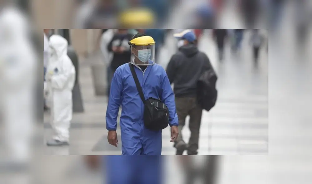 Una de las recomendaciones del Minsa es usar el escudo facial de manera complementaria a la mascarilla, el lavado de manos y el distanciamiento social. (Foto: Antonio Melgarejo / La República)