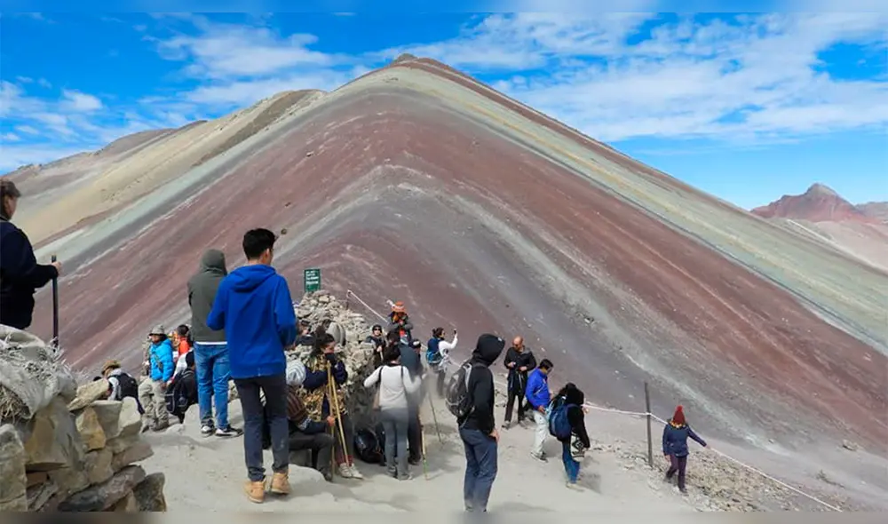 Cusco: Turista muere mientras escalaba montaña de los Siete Colores Cusco: Turista muere mientras escalaba montaña de los Siete Colores