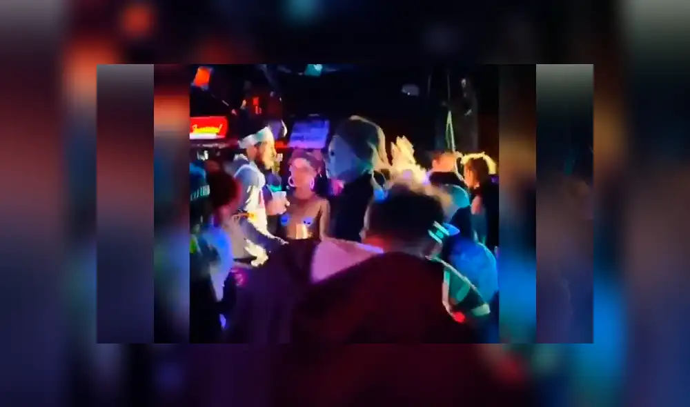 En Facebook se volvió viral un joven vestido de Mike Myers, debido a su extraño comportamiento en una fiesta de Halloween. En Facebook se volvió viral un joven vestido de Mike Myers, debido a su extraño comportamiento en una fiesta de Halloween.