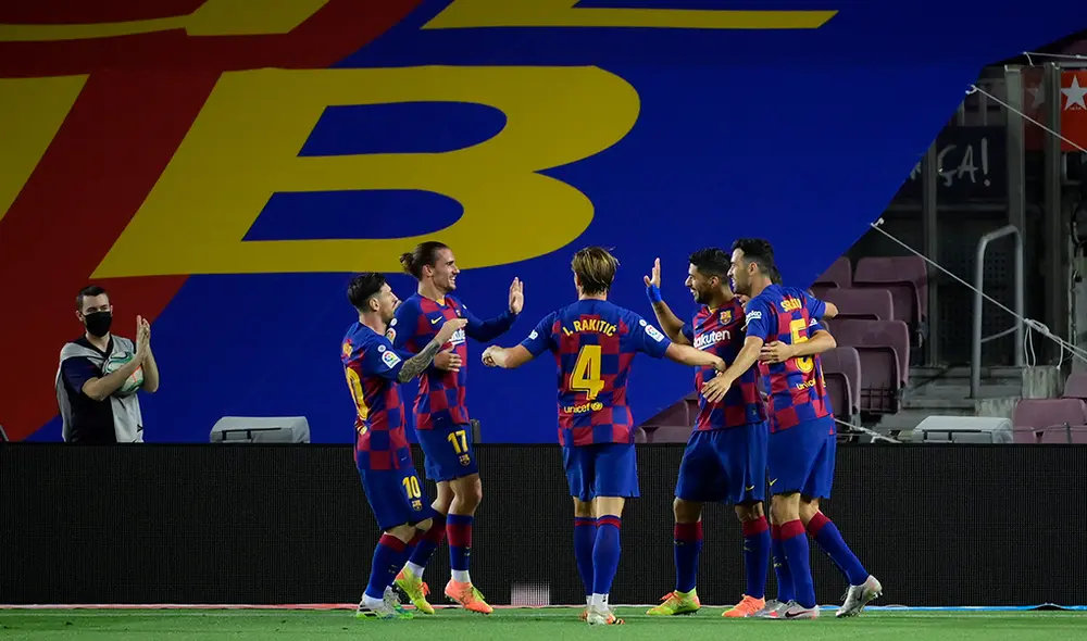 Luis Suárez celebrando con sus compañeros el gol al Espanyol. | Foto: AFP Luis Suárez celebrando con sus compañeros el gol al Espanyol. | Foto: AFP