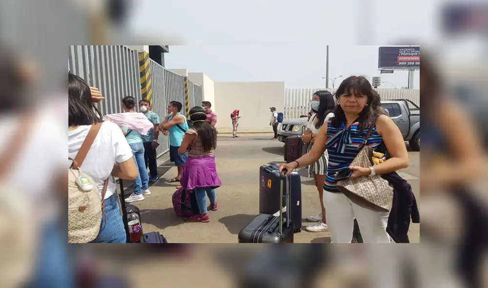 Pasajeros varados en Lima exigen abordar vuelo especial para volver a Arequipa Pasajeros varados en Lima exigen abordar vuelo especial para volver a Arequipa