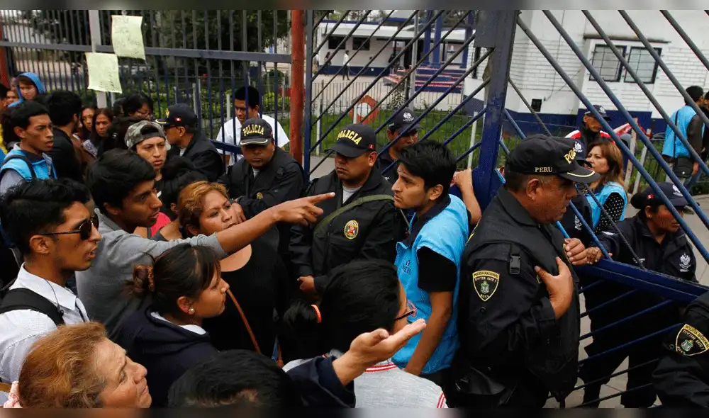 San Juan de Lurigancho: empadronadores hacen largas colas por el pago de 50 soles [VIDEO]
