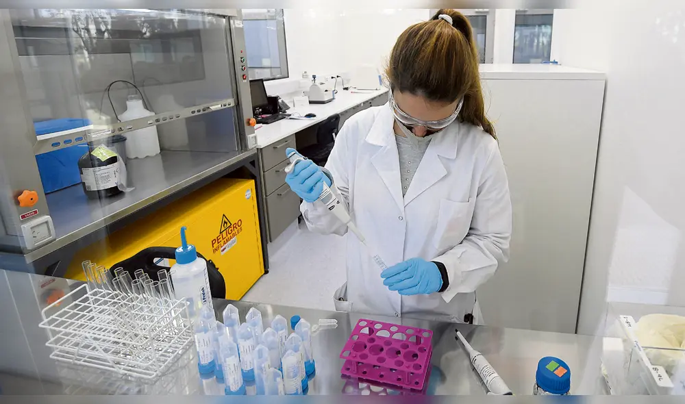 Con la aprobación de la vacuna de Oxford, se espera que para el mes de marzo estén vacunándose cerca de 20 millones de personas dentro de Reino Unido. Foto: AFP/JUAN MABROMATA. Con la aprobación de la vacuna de Oxford, se espera que para el mes de marzo estén vacunándose cerca de 20 millones de personas dentro de Reino Unido. Foto: AFP/JUAN MABROMATA.