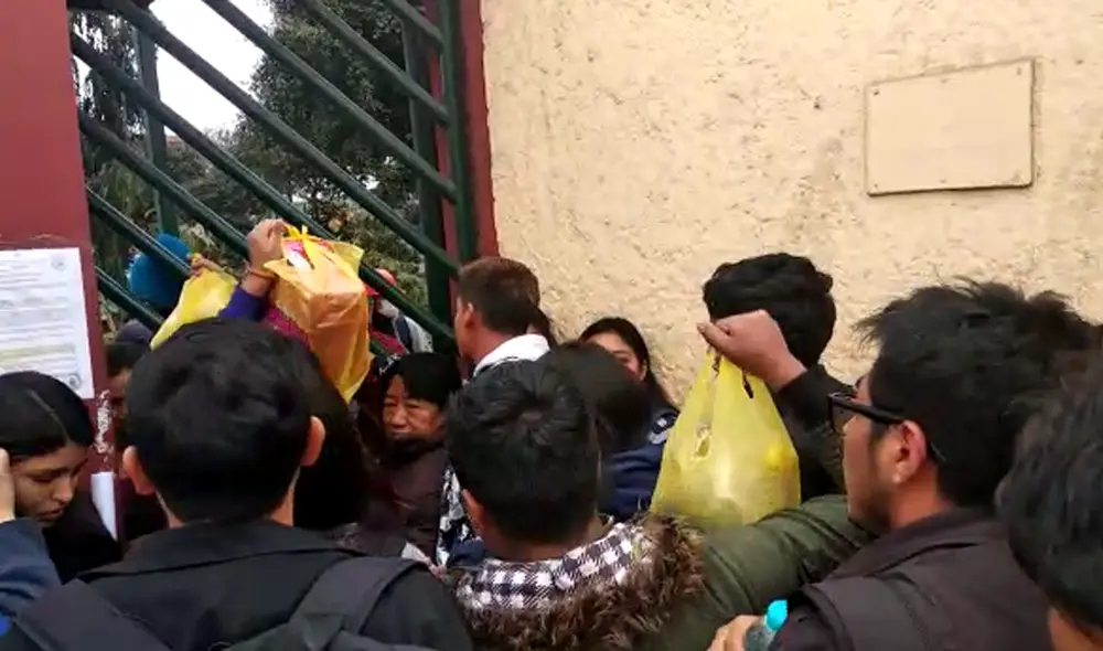 Los estudiantes también han solicitado pinturas y papelógrafos