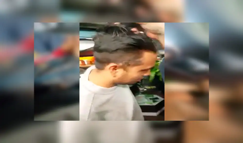 Facebook viral: jóvenes toman en exceso, ingresan a una barbería y ocurre lo peor [VIDEO]