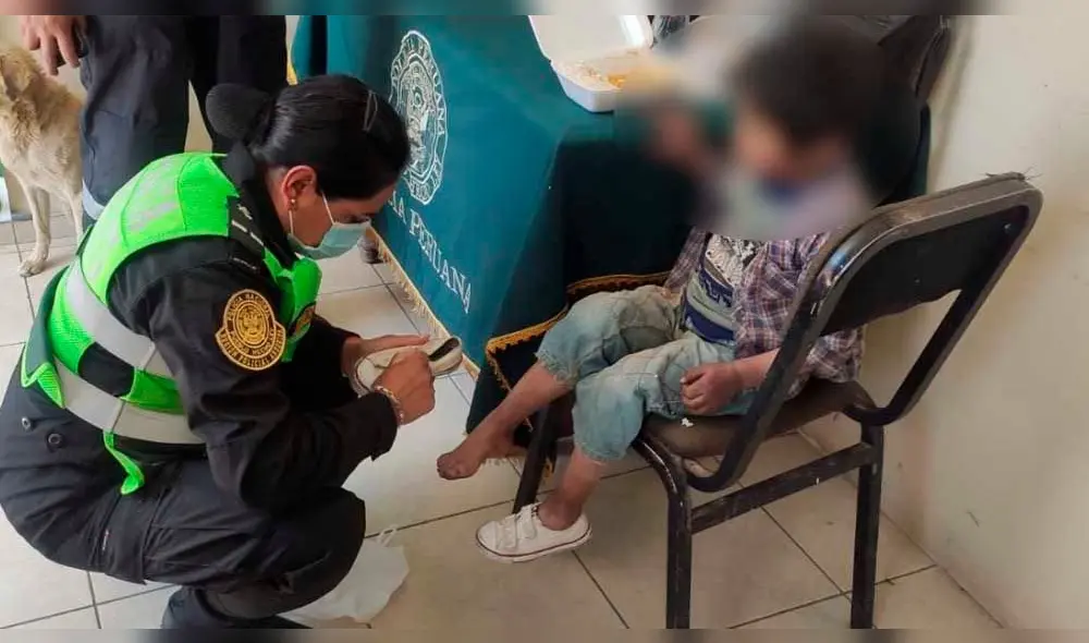 Final feliz. Niño pudo retornar con su familia. Foto: Policía.