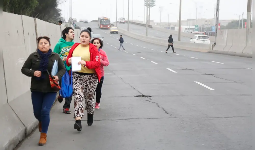 Se indicó que el ingreso de los postulantes sería a las 8:00 a.m. (Foto: Mauricio Malca) Se indicó que el ingreso de los postulantes sería a las 8:00 a.m. (Foto: Mauricio Malca)