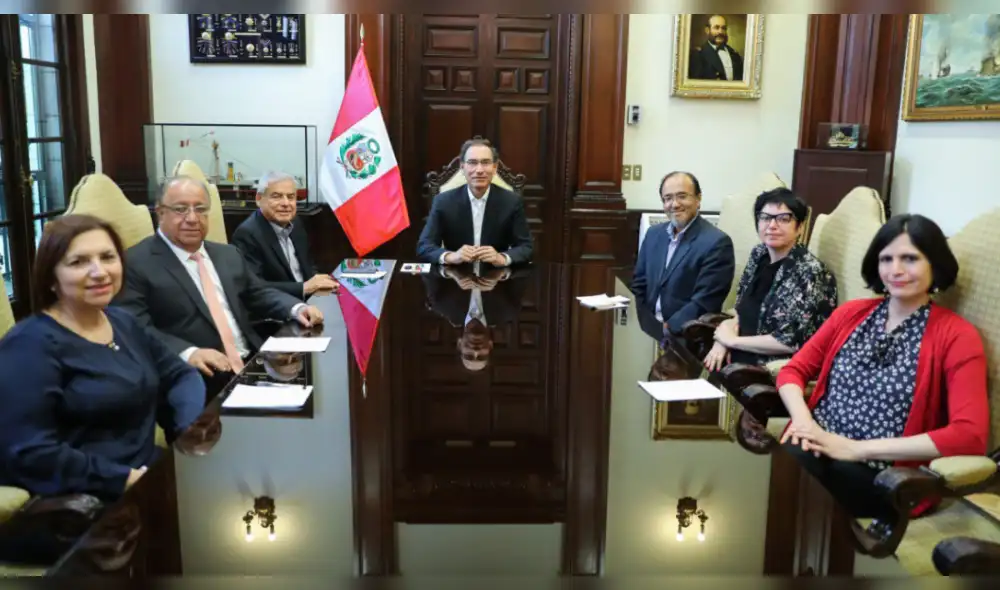 Martín Vizcarra se reunió con integrantes de Comisión de Alto Nivel de Reforma Política Martín Vizcarra se reunió con integrantes de Comisión de Alto Nivel de Reforma Política