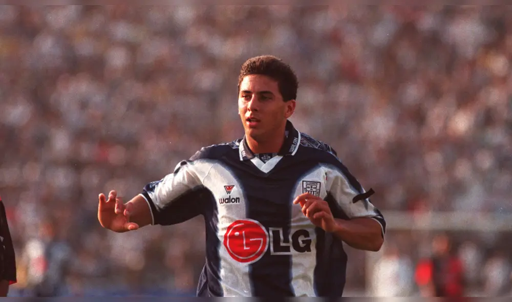 Alianza Lima: Claudio Pizarro y la historia con la camiseta de Sporting Cristal. Foto: Grupo La República Alianza Lima: Claudio Pizarro y la historia con la camiseta de Sporting Cristal. Foto: Grupo La República