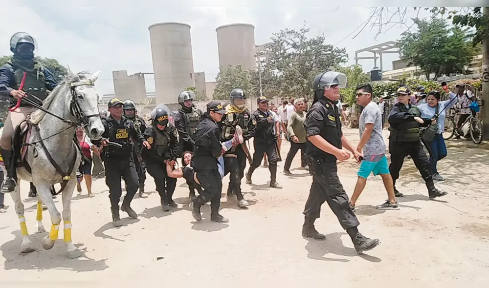 Respeto. Los trabajadores exigen pagos conforme a la ley.