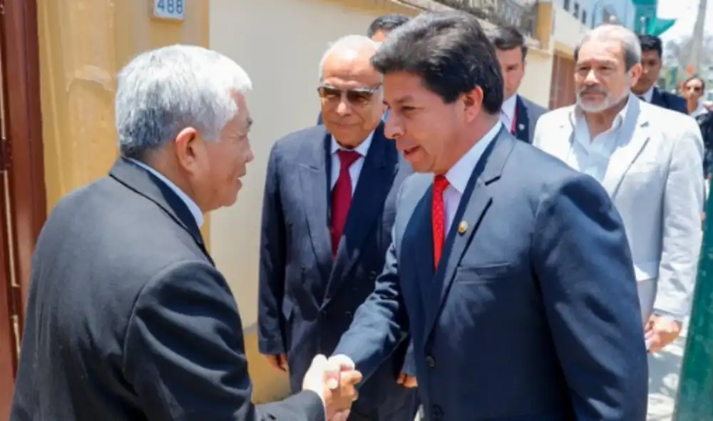 El presidente Pedro Castillo y el primer ministro, Aníbal Torres con la Conferencia Episcopal en el marco de fortalecer la gobernabilidad. Foto: Presidencia