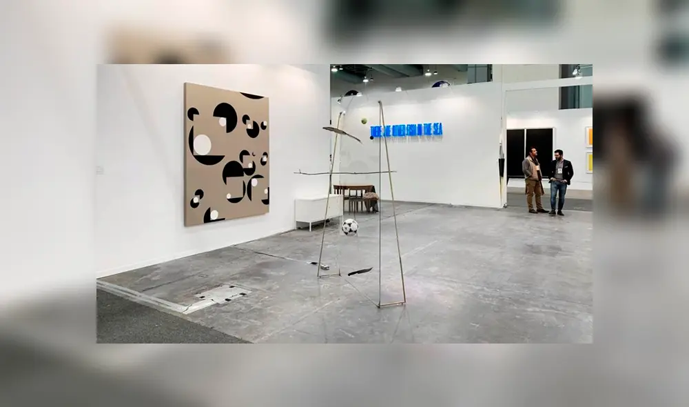 La crítica de arte habría intentado huir luego del incidente (Foto: Twitter)