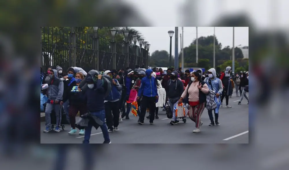Ambulantes intentar se ubican en alrededores de Parque de la Exposición. Fotos: Flavio Matos / La República Ambulantes intentar se ubican en alrededores de Parque de la Exposición. Fotos: Flavio Matos / La República