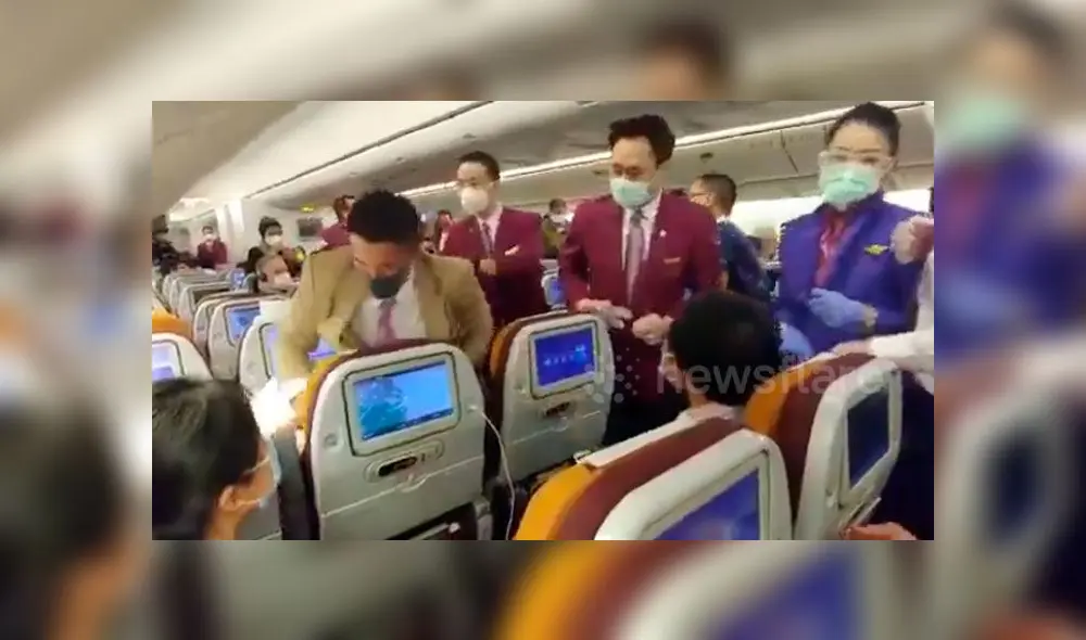 Coronavirus: retienen a mujer que tosió a una azafata por querer salir del avión Coronavirus: retienen a mujer que tosió a una azafata por querer salir del avión