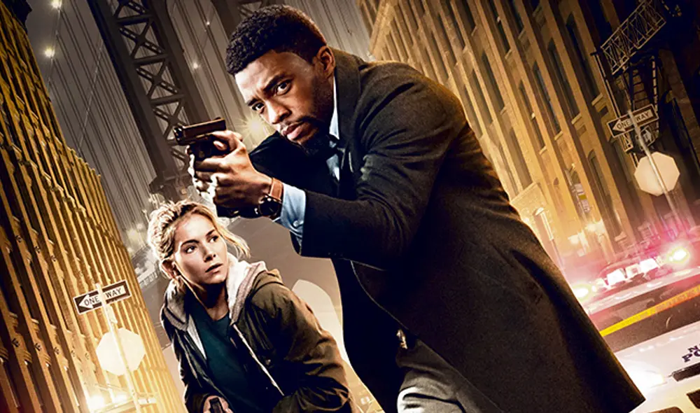 En cartelera. Sienna Miller interpreta a una detective de narcóticos en la cinta que coprotagoniza con el actor de Pantera Negra.