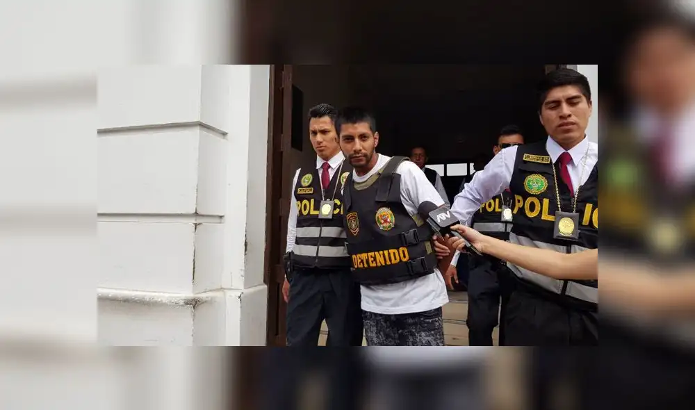 Hombre fue intervenido con un arma de fuego rastrillada, por lo que se presume que iba con dirección a cometer un crimen. (Foto: Christian Moreno / La República)