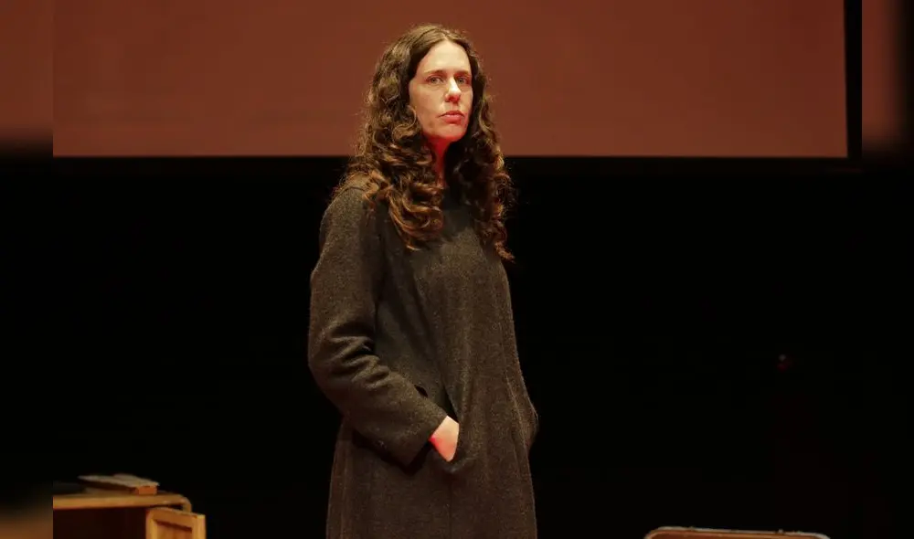 Mariana de Althaus reinventa una forma de entregar una nueva obra de teatro.