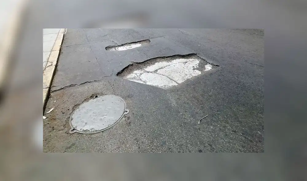 Vecinos denuncian huecos en pistas de Jesús María Vecinos denuncian huecos en pistas de Jesús María