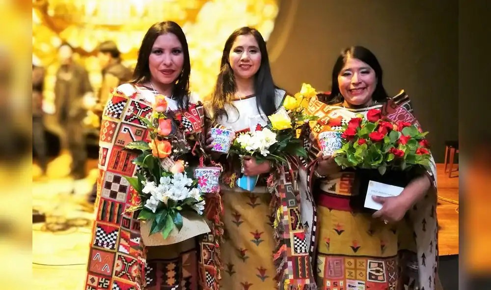 Sopranos Inkas, las más bellas voces de la Lírica Andina. Formado por Gladis Huamán, Sara Barreto y Sonia Ccahuana.