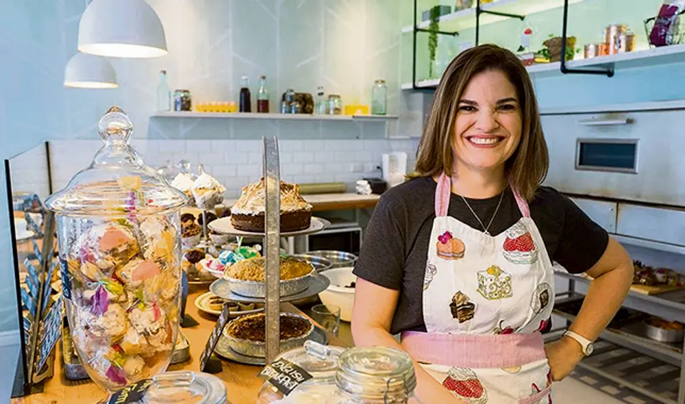 '"Gracias a la pastelería descubrí a una Ana que estuvo en mí y que al pasar de los años pude reencontrarme con ella. Soy feliz, me gusta atender con una gran sonrisa".