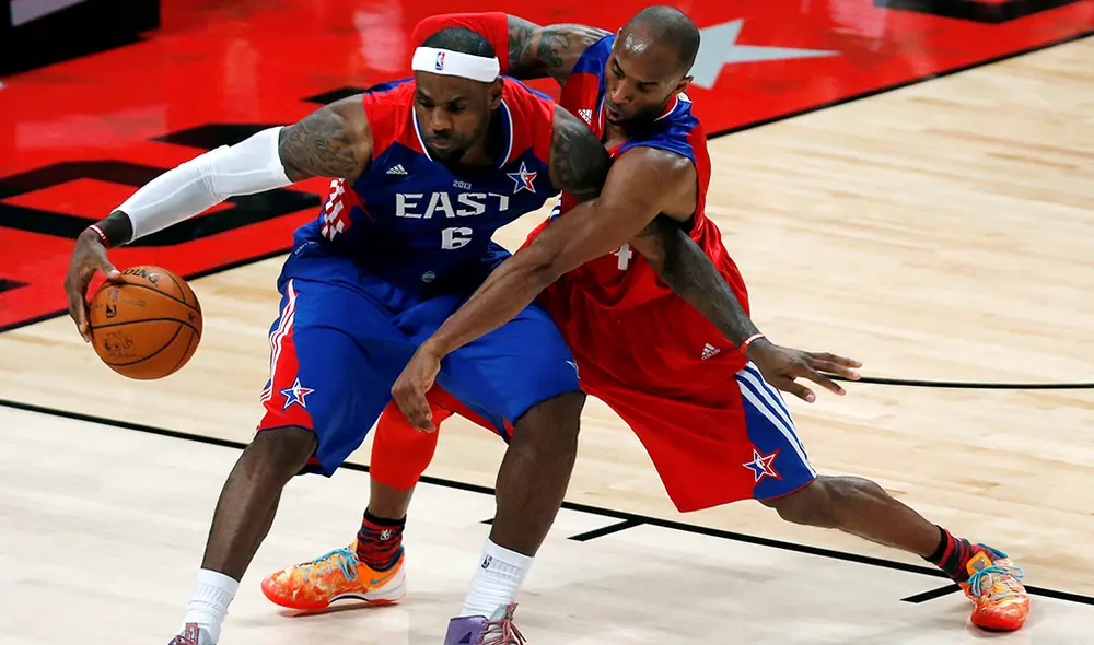 LeBron James se hizo un tatuaje en honor a su amigo fallecido Kobe Bryant. Foto: EFE